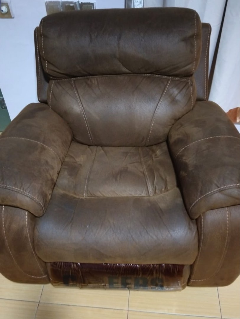 Sofa recliner informa cheers ashley, Perabotan Rumah di Carousell