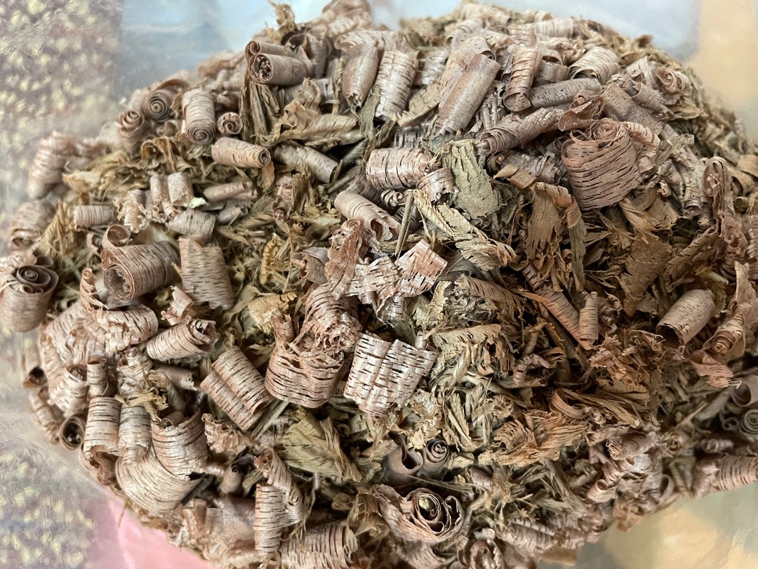 Solid walnut wood shavings fertilizer or mulch, 傢俬＆家居, 園藝, 土壤和肥料 Carousell