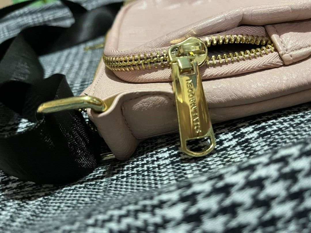 Steve madden bglam best sale logo crossbody bag