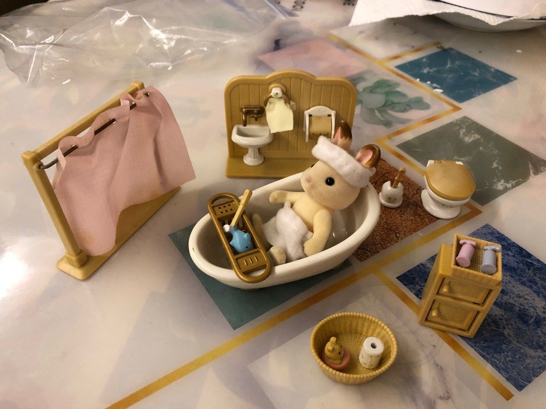 Sylvanian Families Bathroom Set with Figurine, Hobbies & Toys, Toys