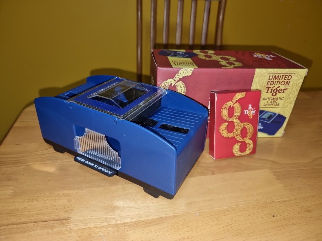Tiger Card Shuffler, Hobbies & Toys, Memorabilia & Collectibles, Fan