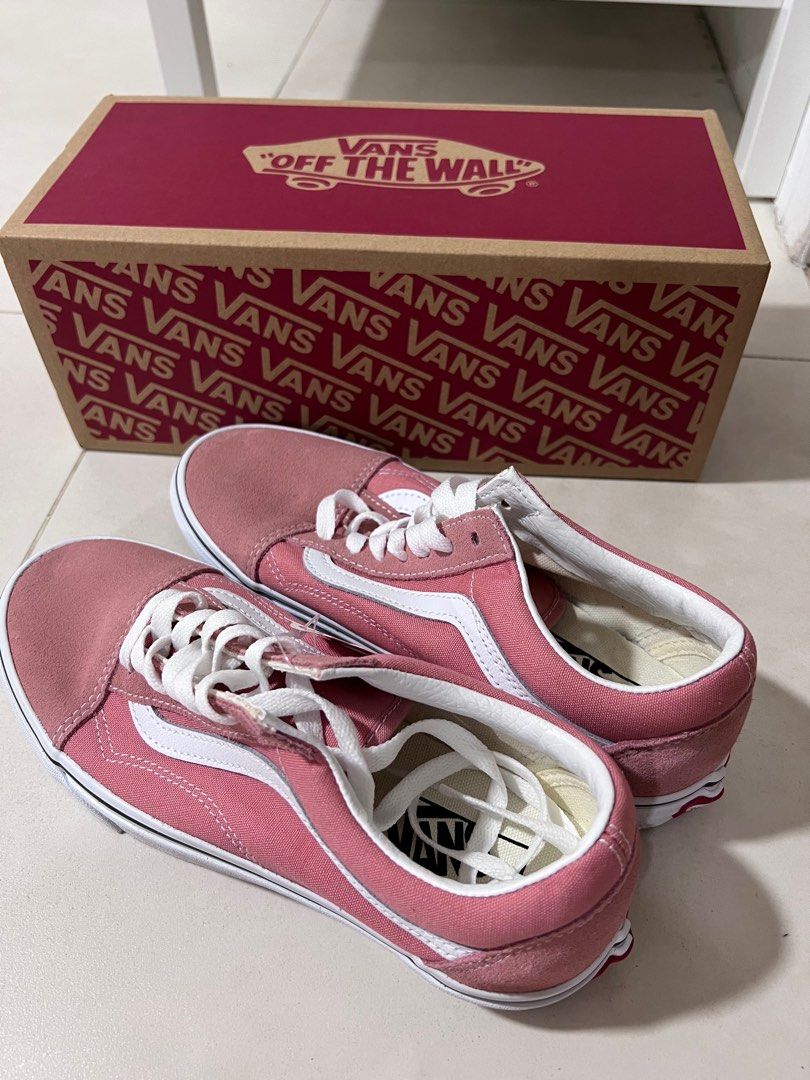 White vans sales with laces womens