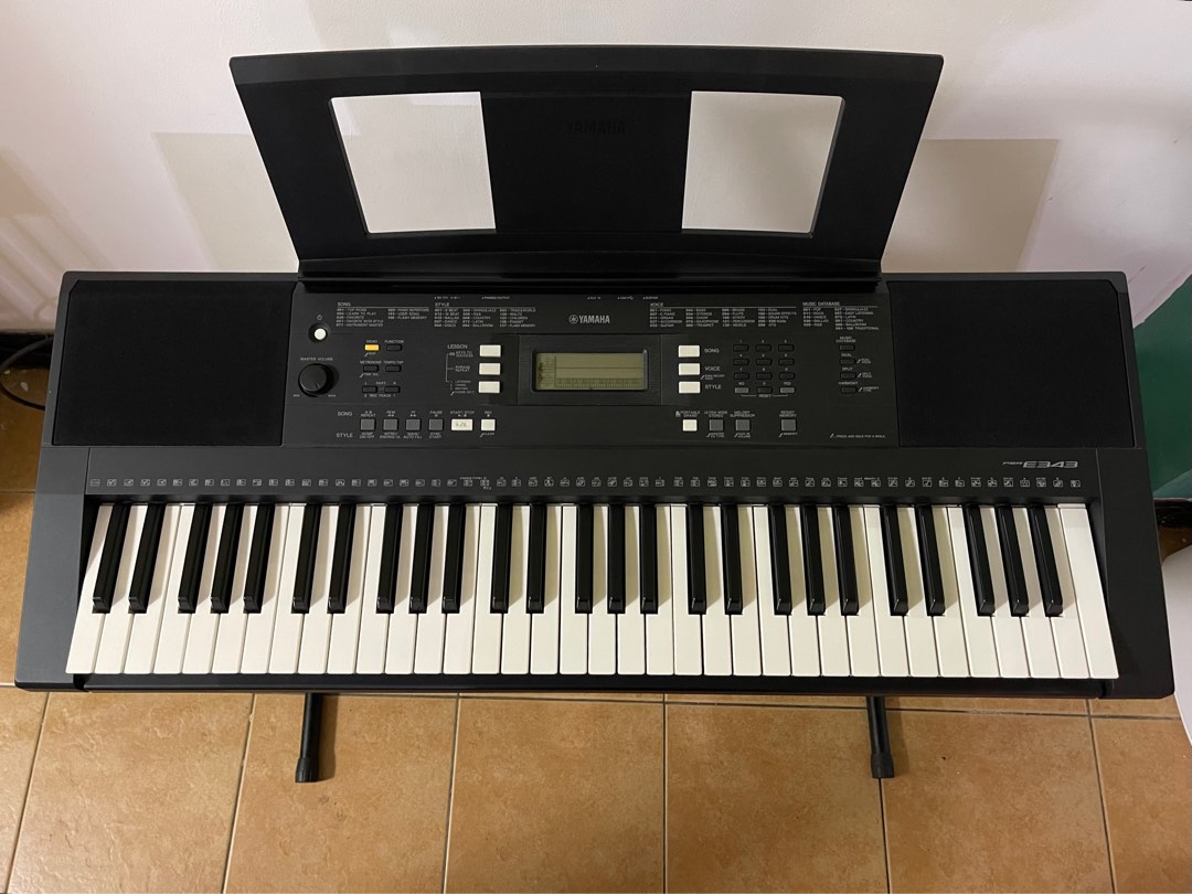 Yamaha portable keyboard piano, Hobbies & Toys, Music & Media
