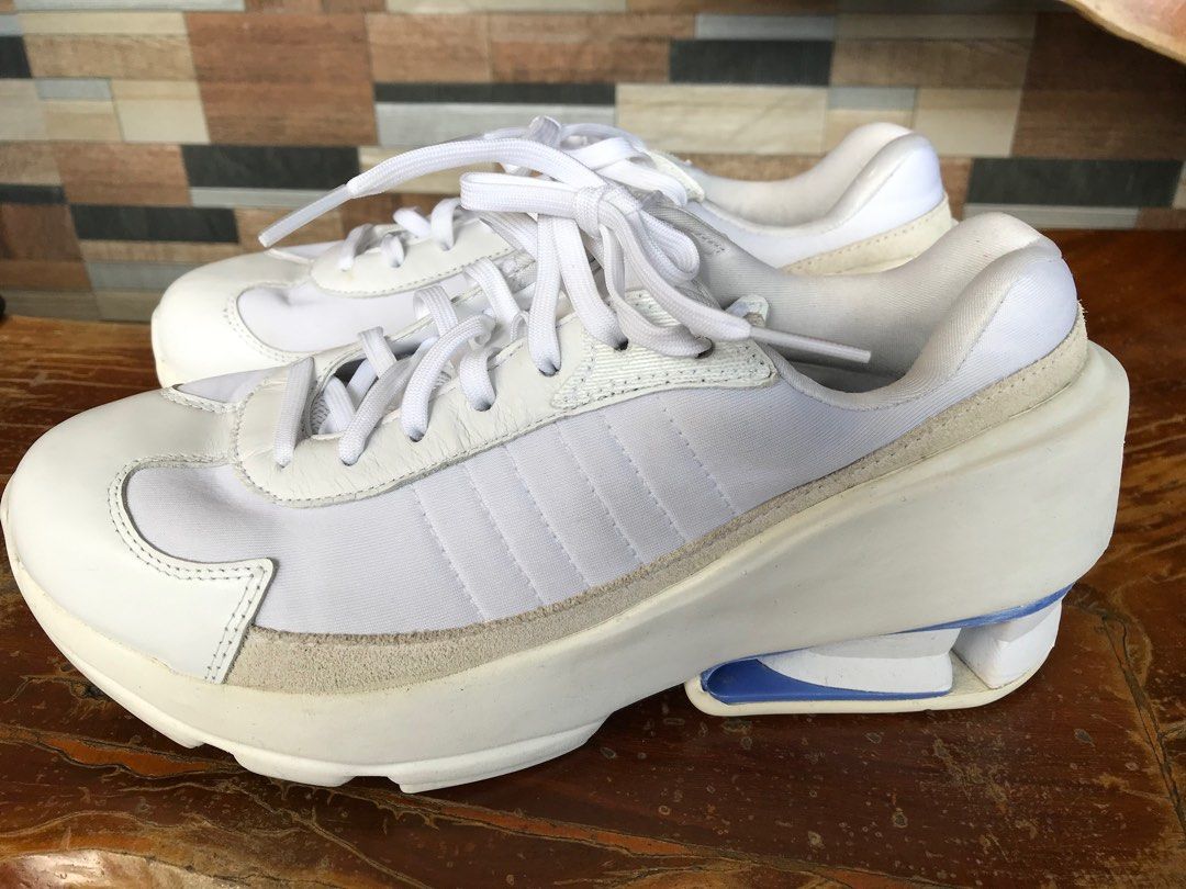 Yohji Yamamoto Y-3 Sneakers (Category: Sneakers) located in Las Pinas. Submitted by xnnjnll (Listing ID 1196505119, Image 2). Description: Y3 shoes Size 7 Bought abroad.