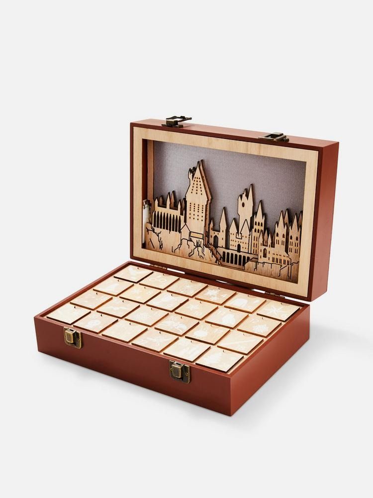【英國代購直送YY】哈利波特Harry Potter LED Suitcase Advent Calendar, 預購 Carousell