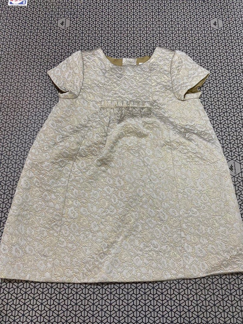 Zara Baby Dress (Category: Babies & Kids Fashion) located in Muntinlupa City. Submitted by rmsalberto (Listing ID 1196594801, Image 1). Description: Guaranteed authentic Size 24mos With Minor signs of use and some stains As is where is Shipping shouldered by buyer Payment first via bpi or gcash .