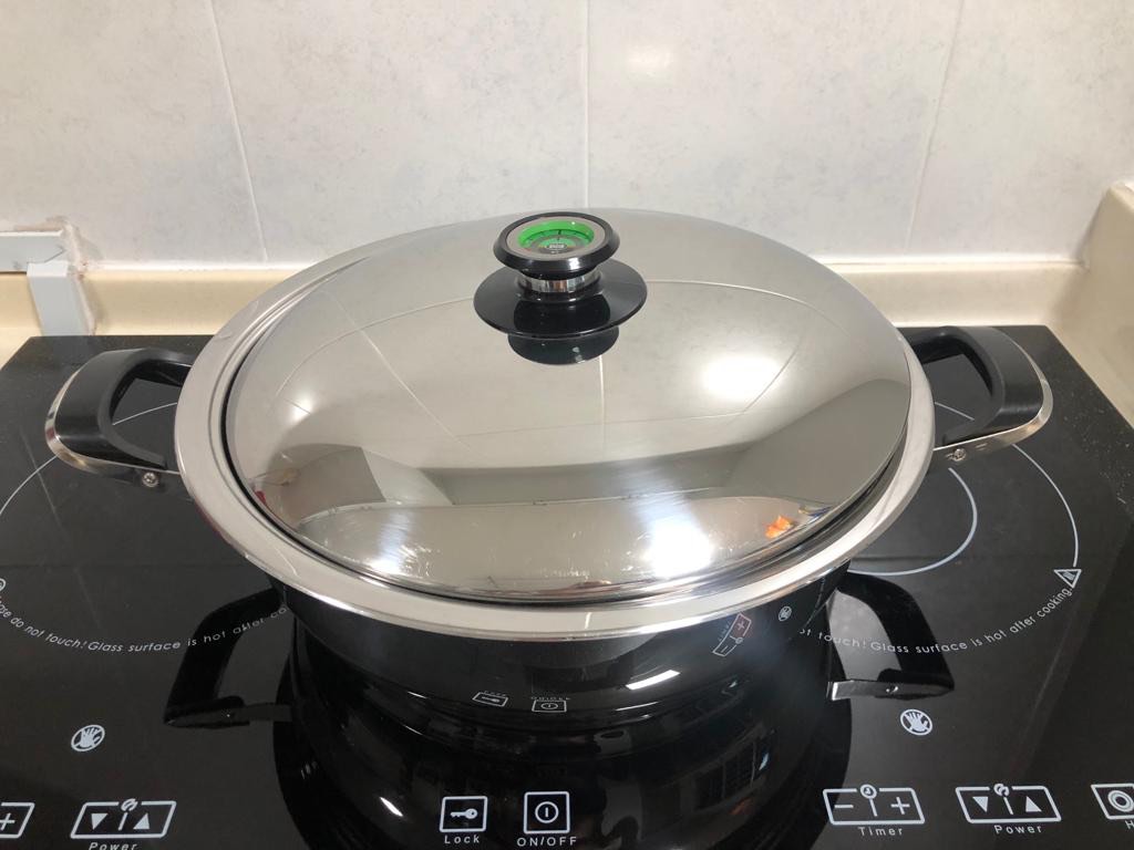 AMC Pot 36cm diameter, Furniture & Home Living, Kitchenware