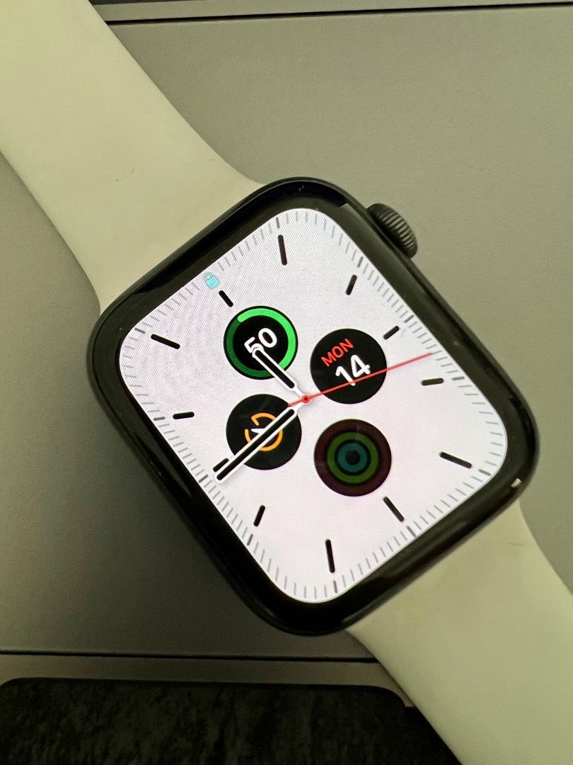 Space grey apple watch series 4 outlet