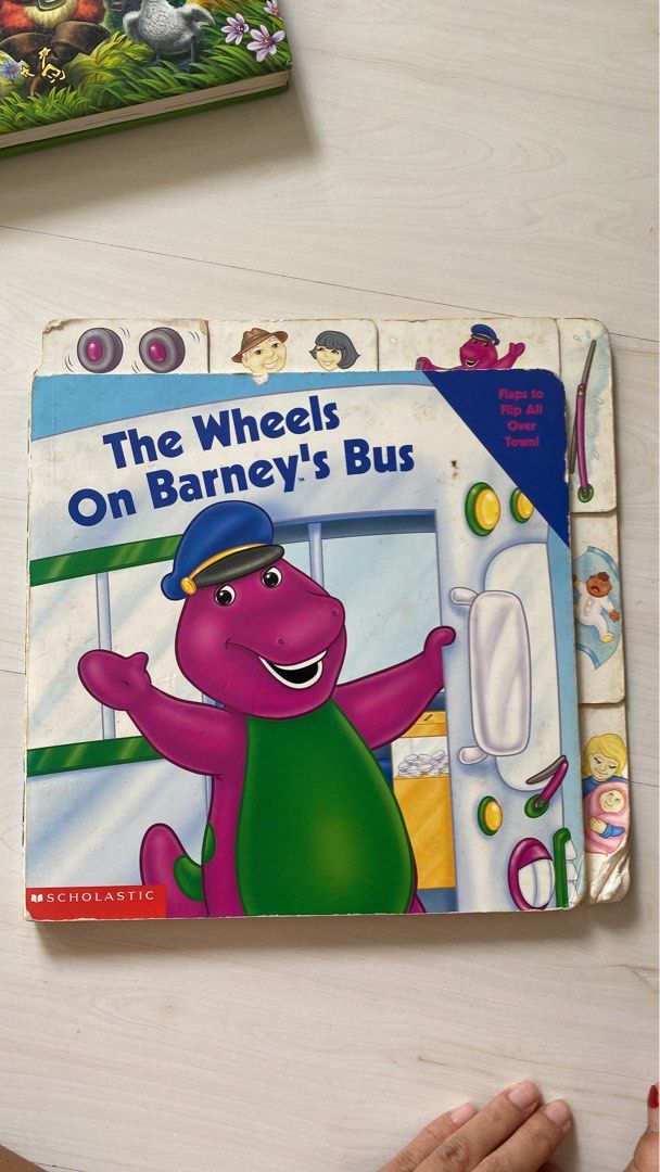 Barney wheels on the bus flip the flap, Buku & Alat Tulis, Buku Anak