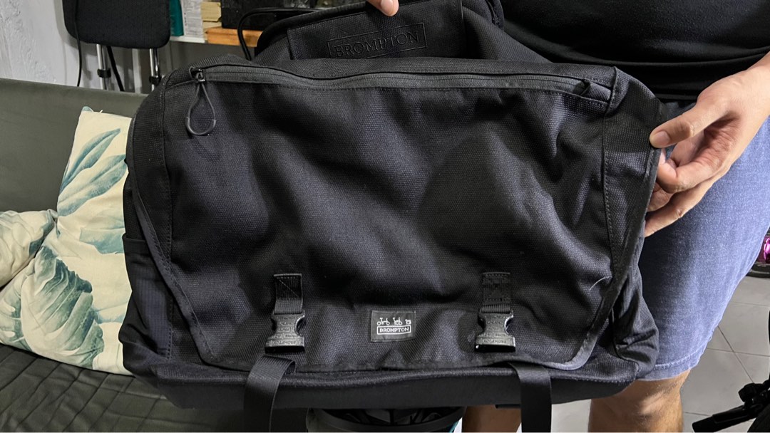 Brompton Metro Messenger Bag Large, Men's Fashion, Bags, Sling Bags on