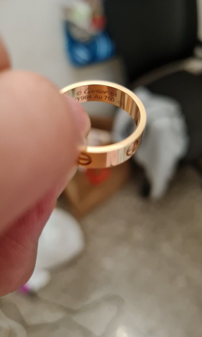 Cartier love clearance ring on thumb