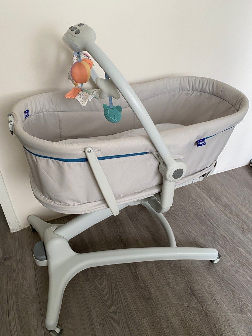 CHICCO BABY HUG 4 U 1. - KREVETIĆ, HRANILICA, LEŽALJKA I STOLICA