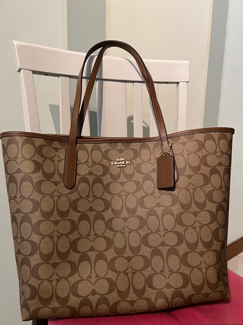 Coach Tote Bag, Women's Fashion, Bags & Wallets, Tote Bags on Carousell
