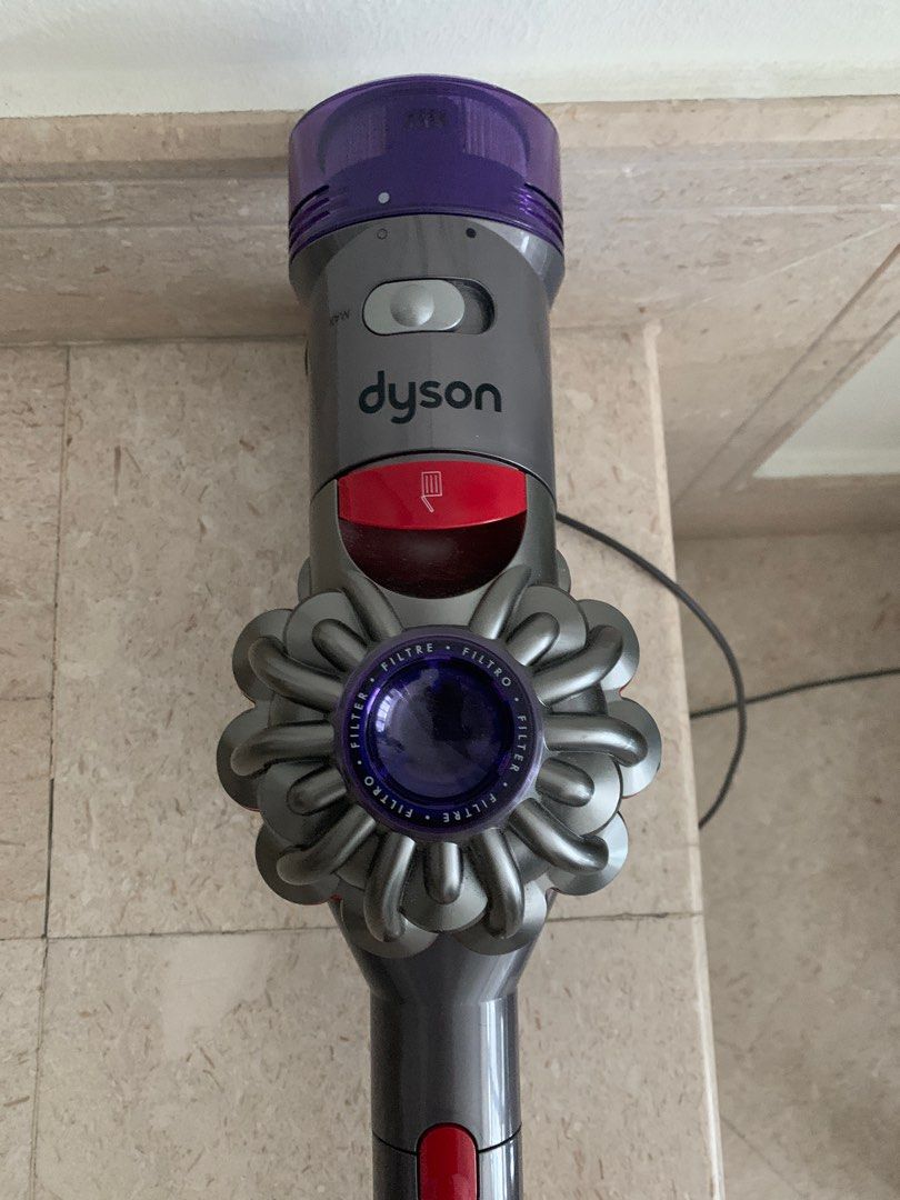 Dyson V8 Slim Fluffy less than 1 year old with original receipt, TV