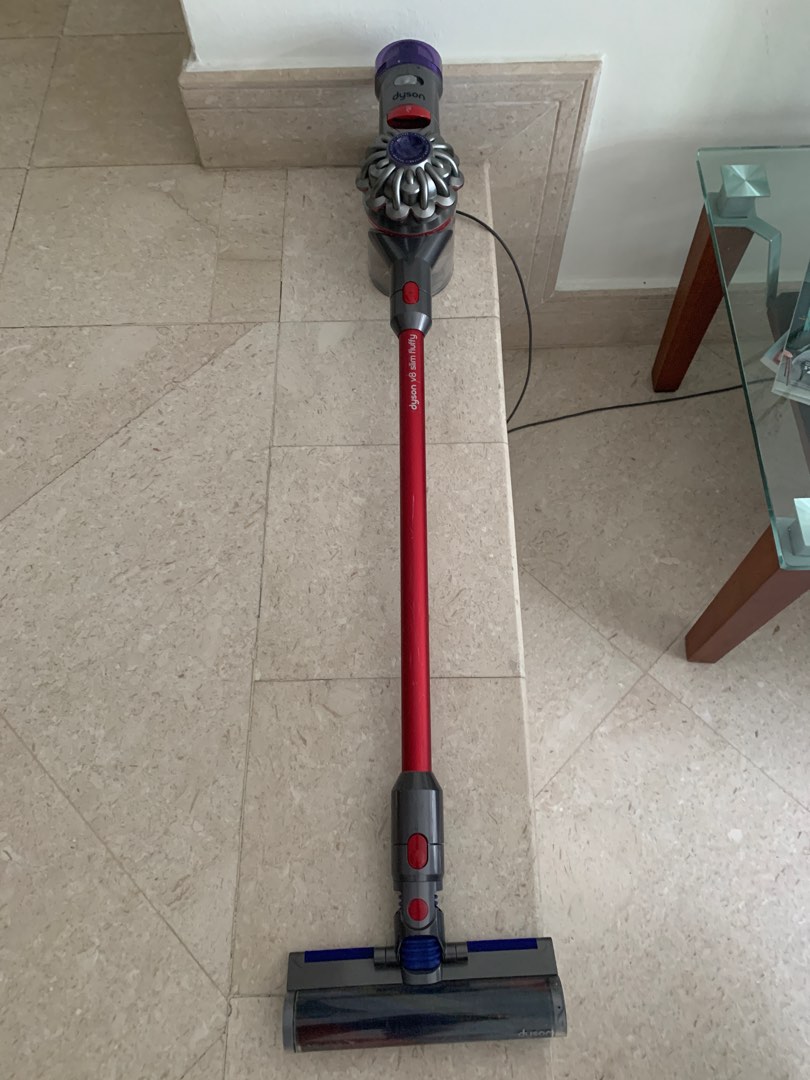 Dyson V8 Slim Fluffy less than 1 year old with original receipt, TV