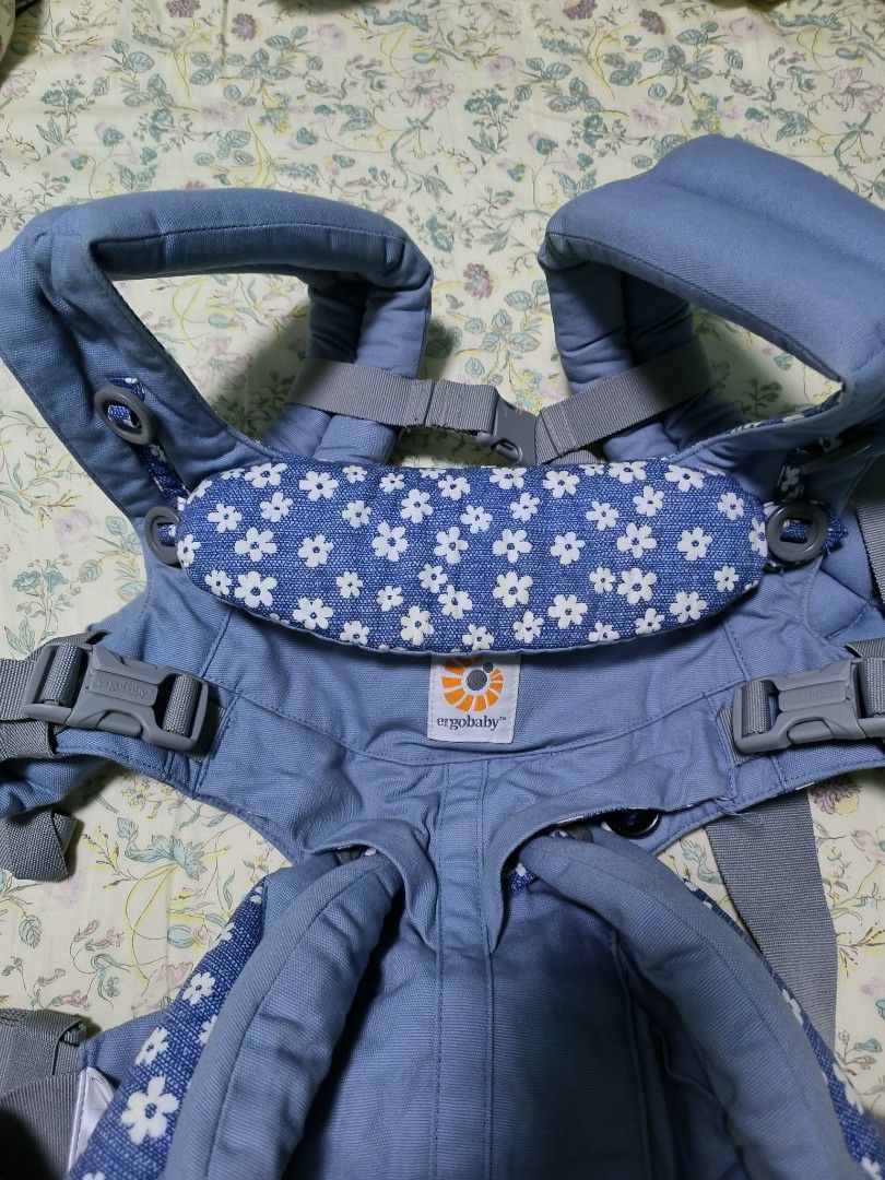 Ergobaby blue sale daisies