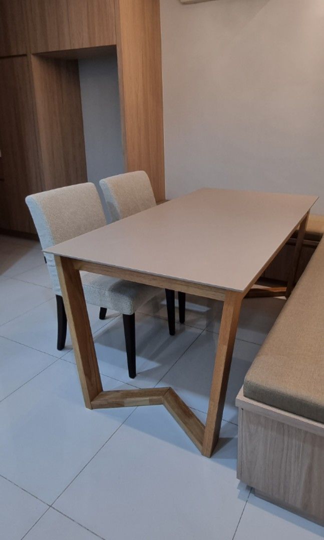 Extendable Dining Table (Category: Tables & Sets) located in Puchong. Submitted by su_kee619 (Listing ID 1196823298, Image 1). Description: brand new table top. selling at half price - PM for serious buyer only. size : (before extend 160cm x 90cm) (after extend 200cm x 90cm) (with legs, previous listing without leg).