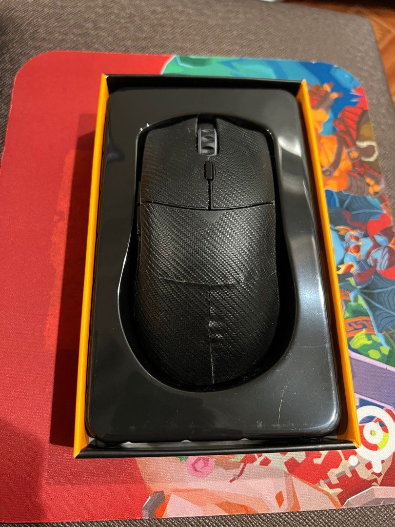 Glorious Model O- wireless (Category: Mouse & Mousepads) located in Taguig. Submitted by zaichann (Listing ID 1196805326, Image 2). Description: Selling my glorious model o minus mouse. A month old but barely used, less than 3 hours of playtime. Comes with the glorious rubber grip tape as well. RFS: too small for me and I upgraded to the razer deathadder v3.