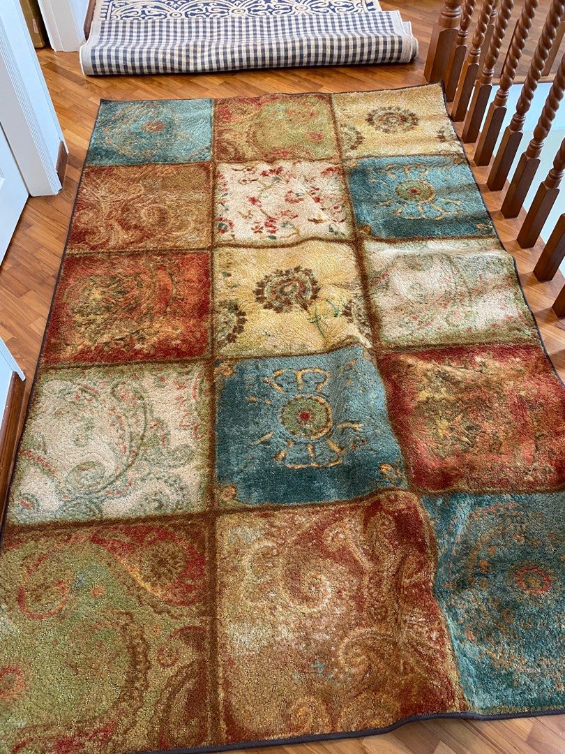 Good looking carpet, Furniture & Home Living, Home Decor, Carpets, Mats