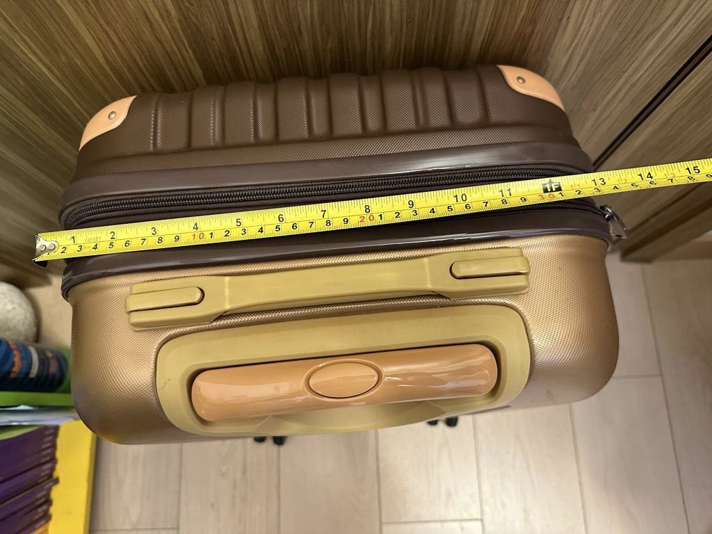 Hand Carry Luggage (22 inch long x 13 inch width), 興趣及遊戲, 旅行, 旅遊 旅行