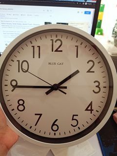 Jam Dinding Putih