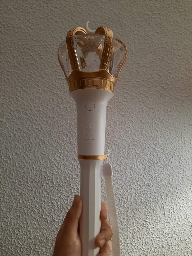 Loona Official Lightstick, Hobbies & Toys, Memorabilia & Collectibles