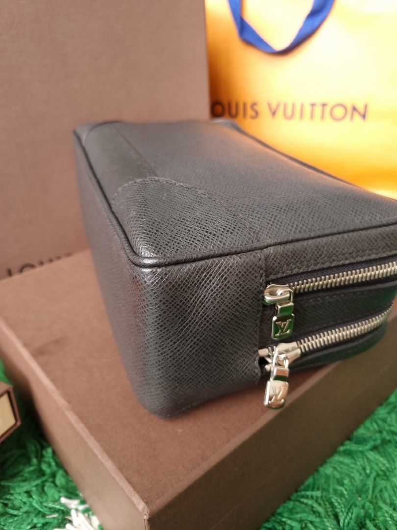 Louis Vuitton - taiga leather - Clutch bag - Catawiki