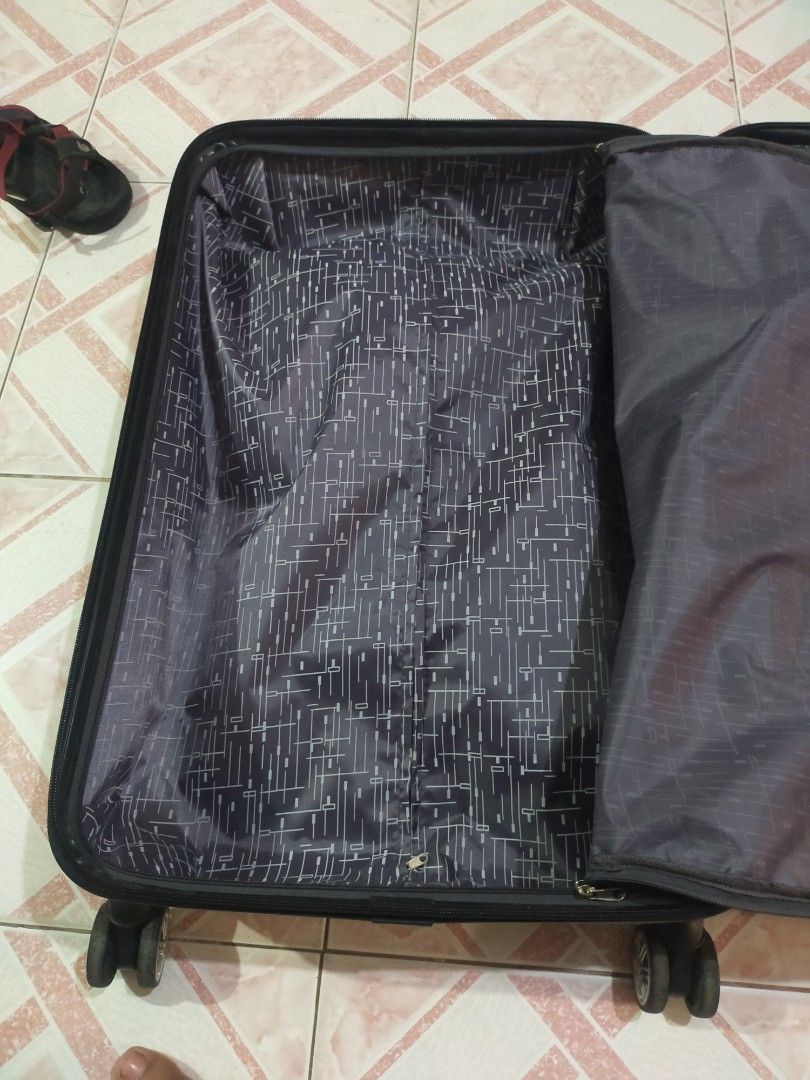 SM Dept Store Luggage 40kilos, Hobbies & Toys, Travel, Luggage on Carousell