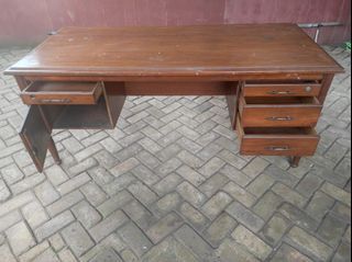 Meja kantor jati