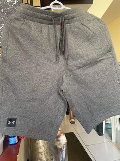 (Category: ) located in . Submitted by declutteredapparel (Listing ID 1196668863, Image 1). Description: .