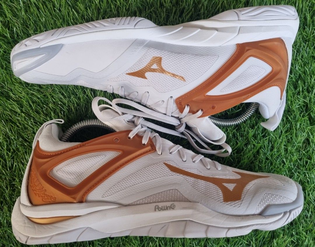 MIZUNO WAVE MIRAGE 3 Women s Fashion Activewear on Carousell