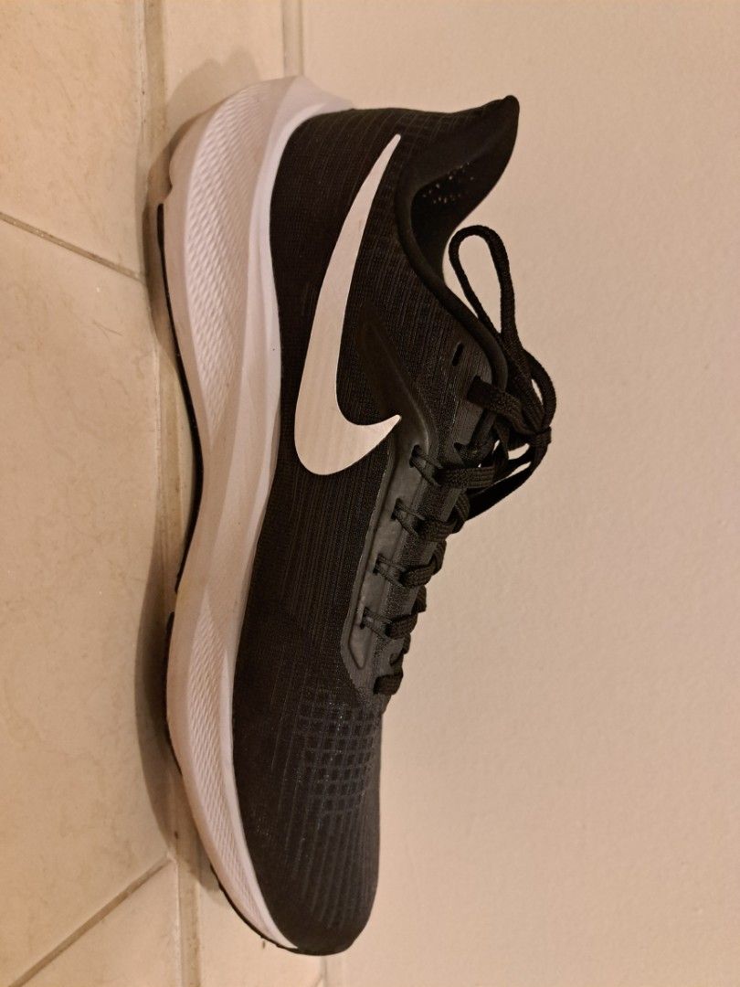 Nike AirZoom black, Men's Fashion, Footwear, Casual shoes on Carousell