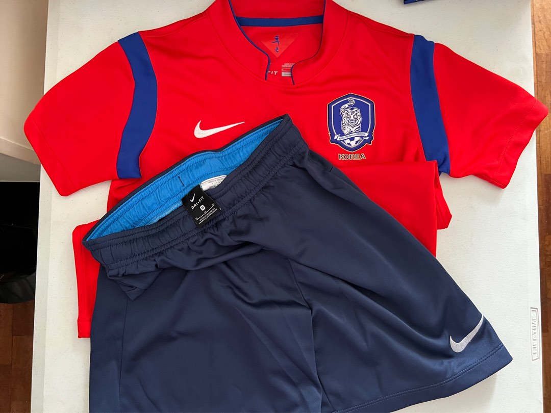 NIKE soccer set attire 78yo, Babies & Kids, Babies & Kids Fashion on