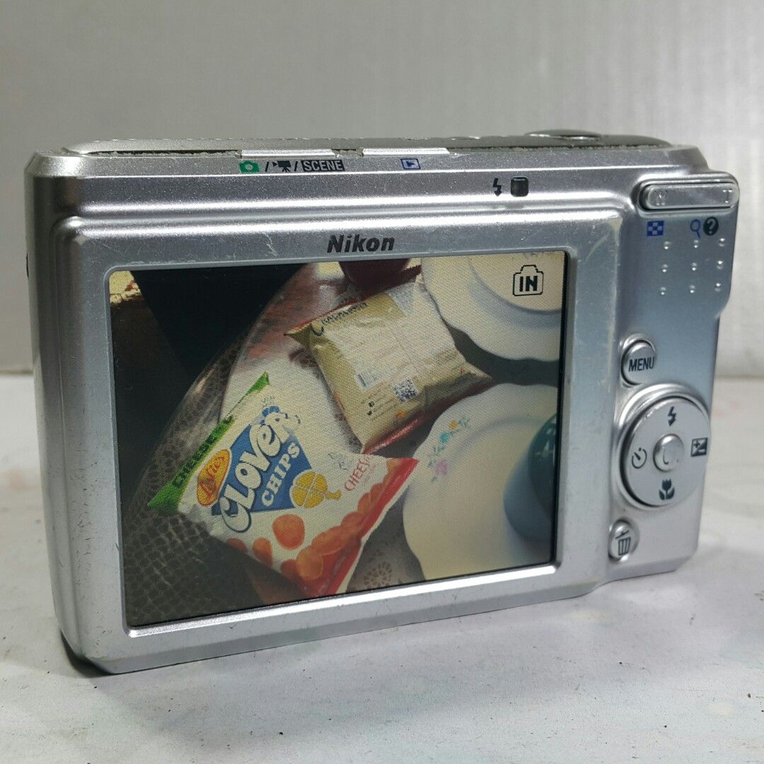 Nikon Vintage Vibe Digicam (Category: Cameras) located in Paranaque City. Submitted by vintagepopsicle (Listing ID 1196811573, Image 2). Description: Nikon L15 Digital Camera. If you are looking to make vintage vibe movies, the Nikon L15 has lots of features including options in movie setups. Cute and small, this Nikon delivers film like shots with lots of Scene Modes. Uses Common AA penlight batteries (not included). Camera Only. Gcash and Lalam