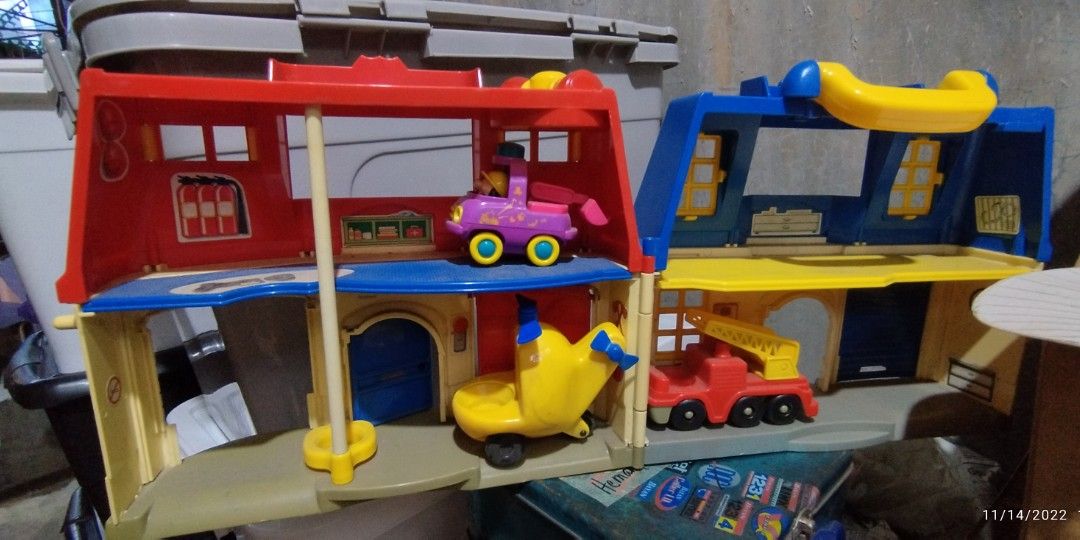 Police station playtime (Category: Kids Toys) located in Quezon City. Submitted by rosapage (Listing ID 1196725370, Image 3). Description: good condition, issue kulang Ng Isang car po.