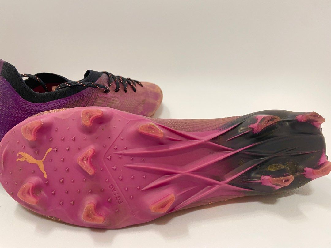Purple puma football boots top