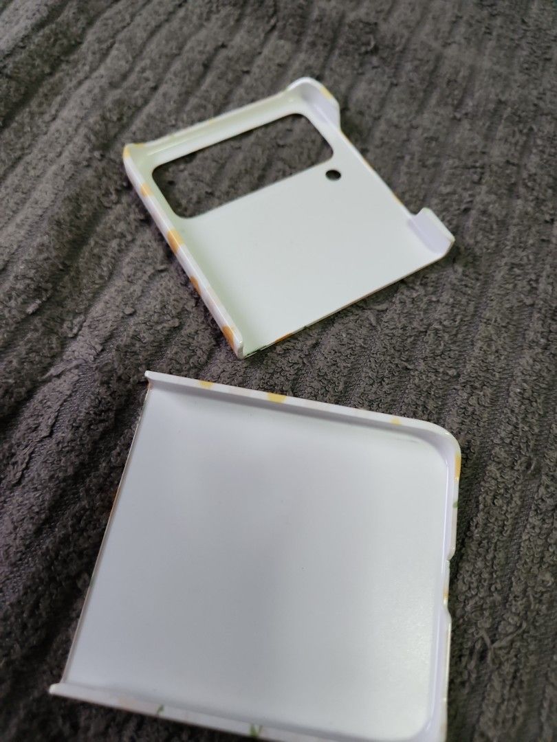 Burga Z Flip 4, Mobile Phones & Gadgets, Mobile & Gadget Accessories