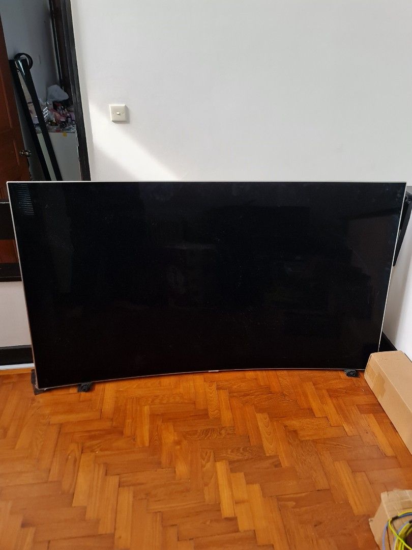 Samsung QA65Q8CAMK Curve TV ( Screen need Replacing), TV & Home