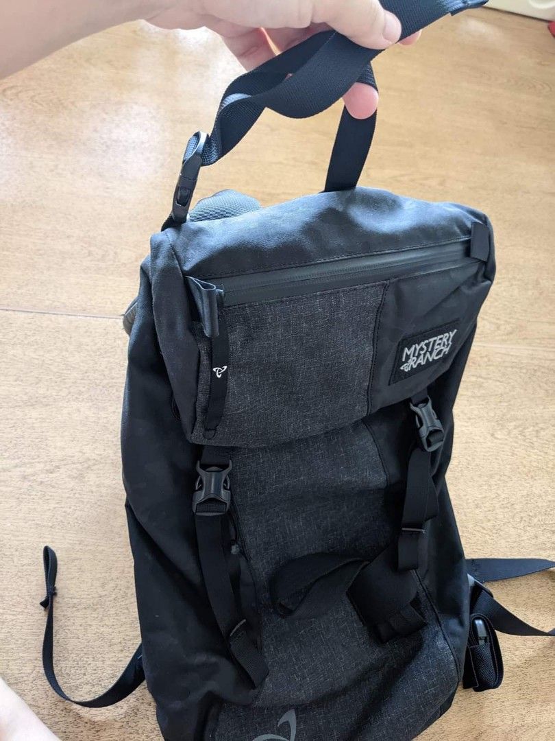 Ski Backpack (Category: Backpacks) located in Singapore. Submitted by samuelyeewt (Listing ID 1196640355, Image 2). Description: MR D-Route brand new condition - $140 Swipe right for more pictures..