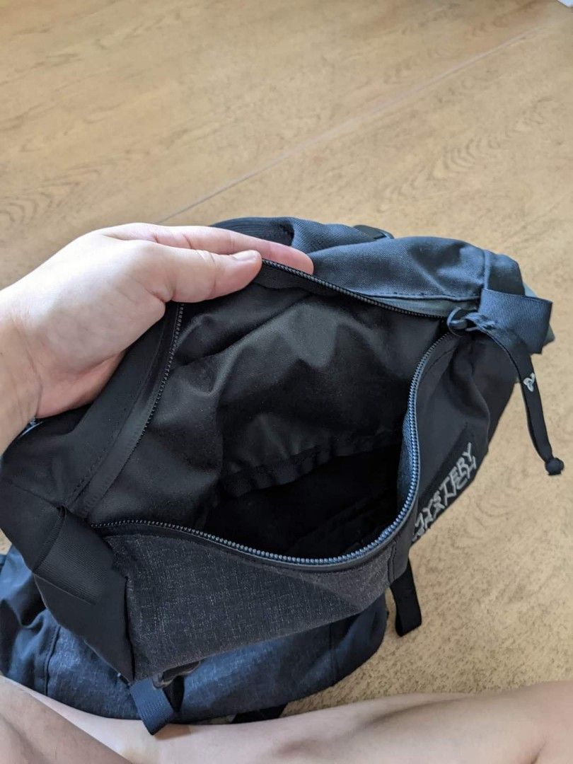 Ski Backpack (Category: Backpacks) located in Singapore. Submitted by samuelyeewt (Listing ID 1196640355, Image 4). Description: MR D-Route brand new condition - $140 Swipe right for more pictures..