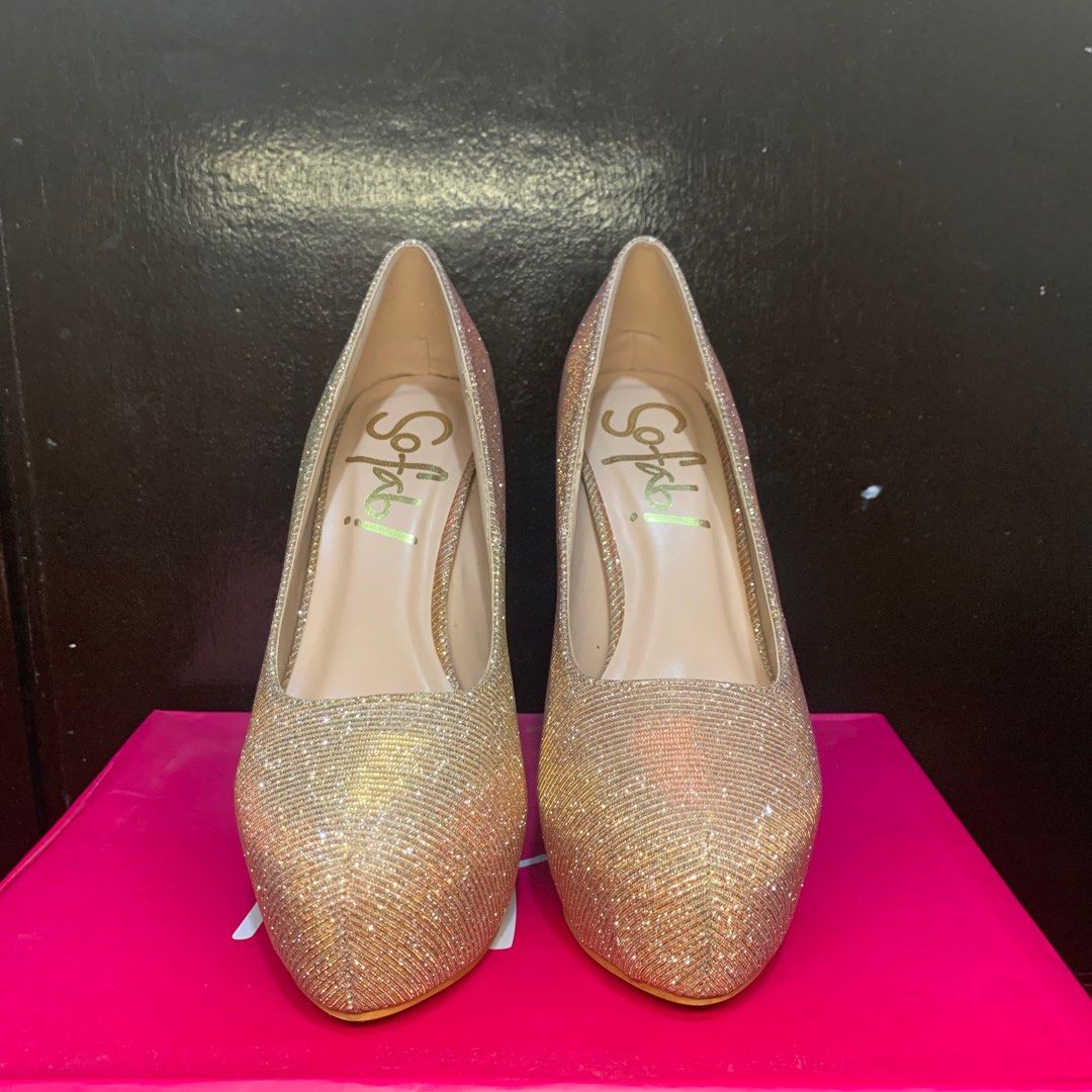 Sofab Gold High Heel Pumps (Category: Heels) located in Quezon City. Submitted by wonbins (Listing ID 1196702688, Image 1). Description: - 5 inches heel - retails at ₱1800 - brand new unused - with box.