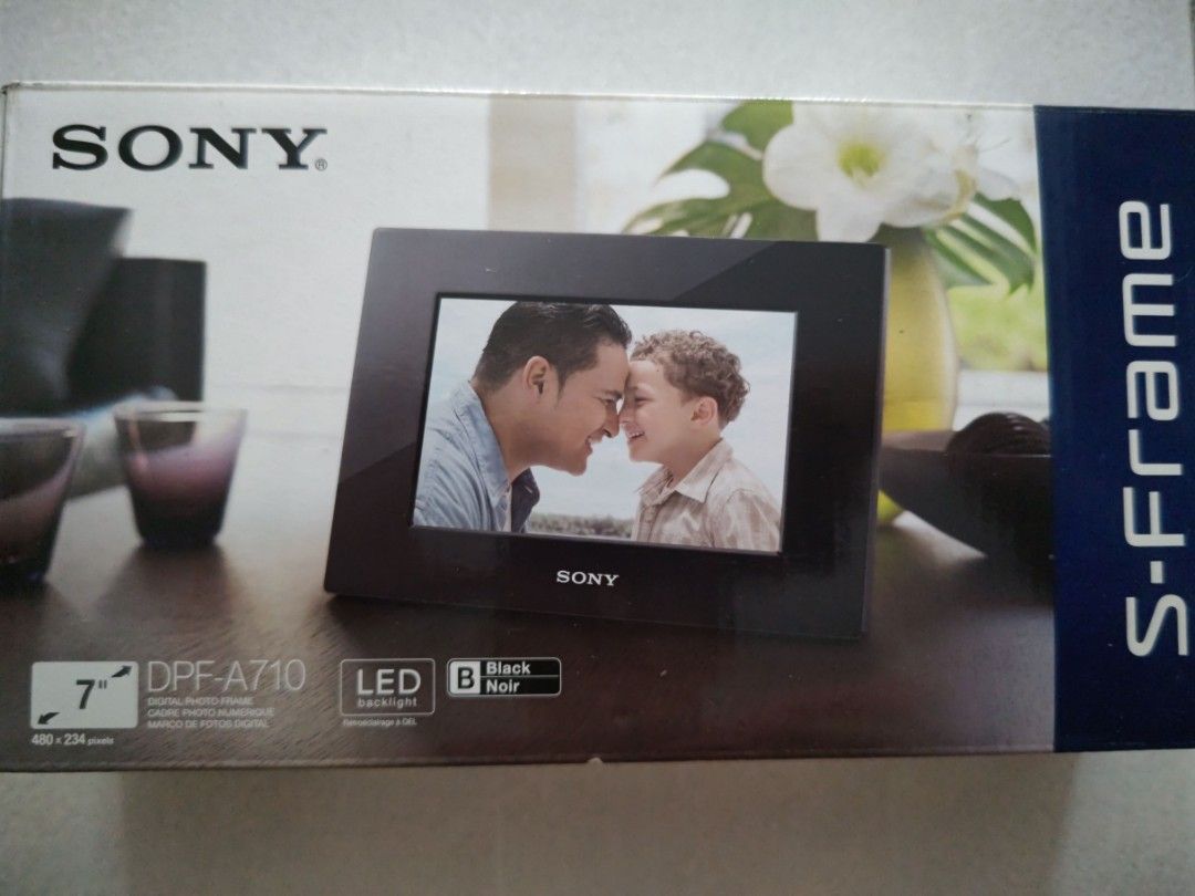 Sony Digital Photo Frame DPFA710, Furniture & Home Living, Home Decor