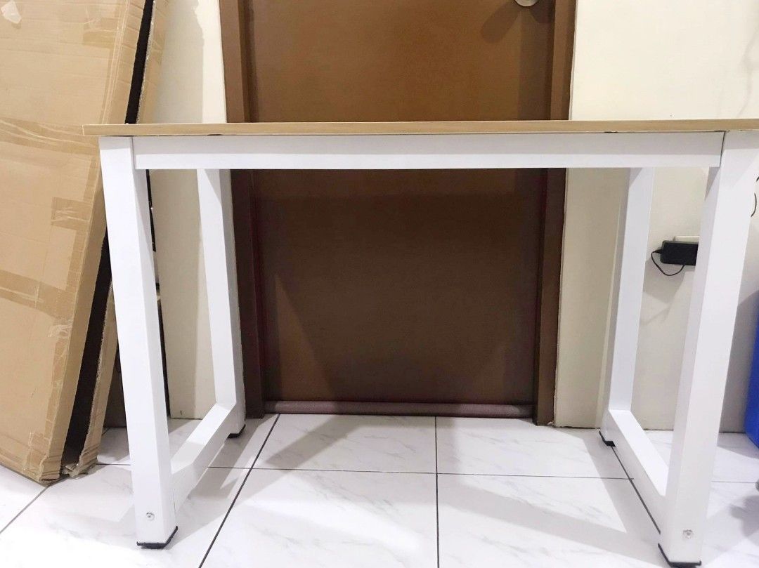 Study Computer Desk Table (Category: Tables & Sets) located in Quezon City. Submitted by darkermatter (Listing ID 1196771098, Image 2). Description: Kakarating lang today. Bought the wrong size. 100cm×50cmx74cm aesthetic.