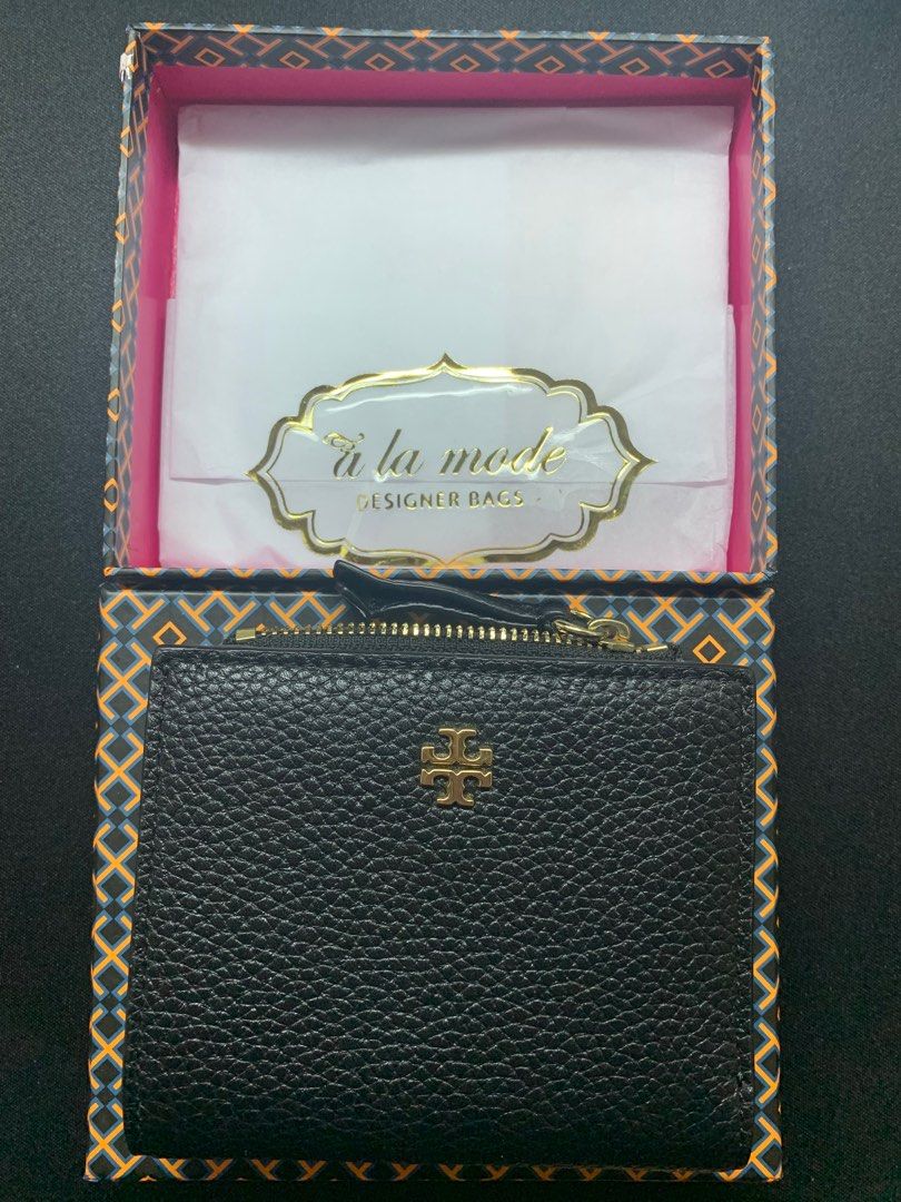 Tory burch wallet (Category: Wallets & Card holders) located in Paranaque City. Submitted by biancasells_ (Listing ID 1196735614, Image 2). Description: Tory burch authentic bi fold black wallet.