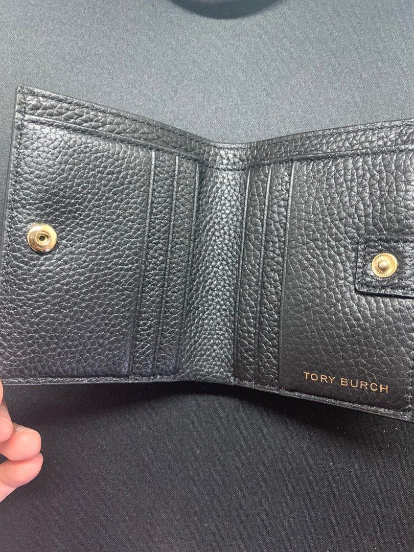 Tory burch wallet (Category: Wallets & Card holders) located in Paranaque City. Submitted by biancasells_ (Listing ID 1196735614, Image 3). Description: Tory burch authentic bi fold black wallet.