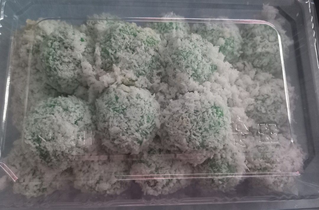 Kuih Packet Traditional kuih kuih, Food & Drinks, Homemade Bakes on Carousell