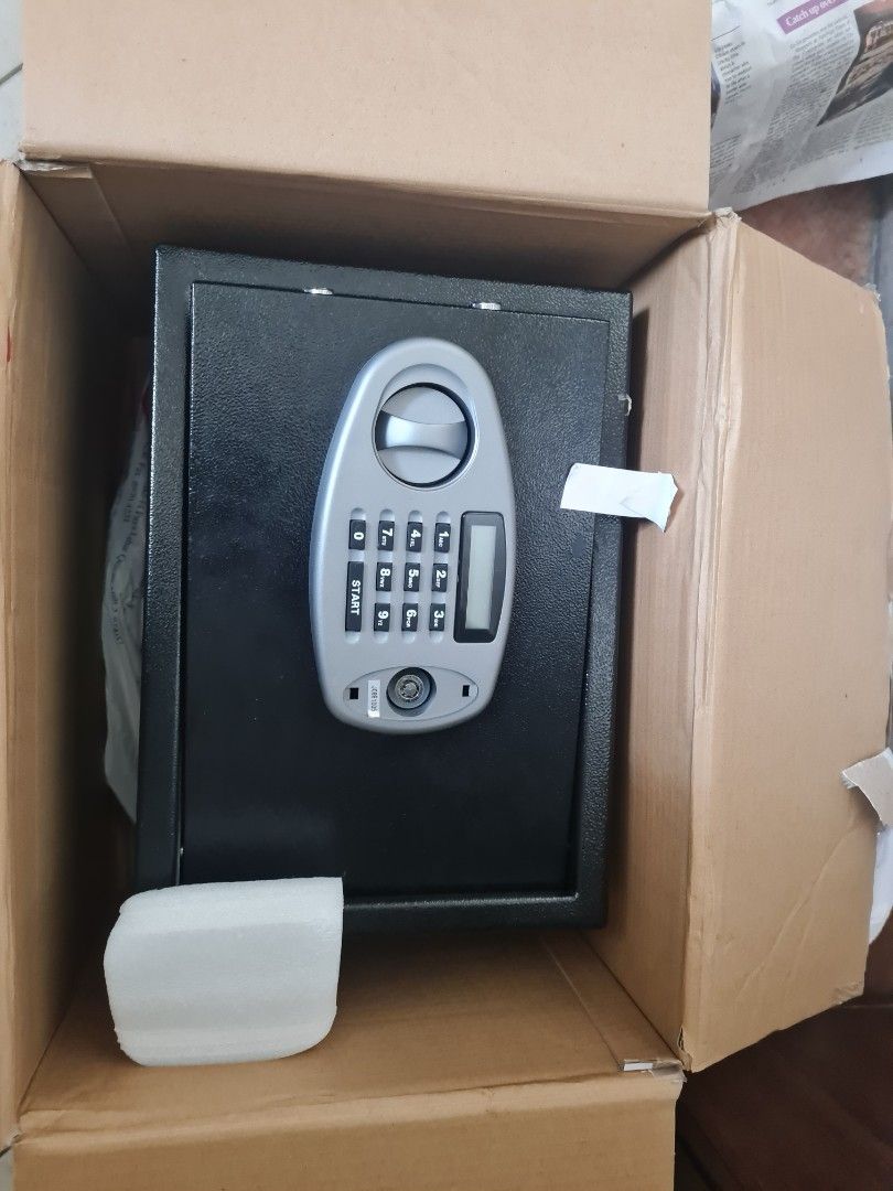 Yale safe, Furniture & Home Living, Security & Locks, Safe on Carousell