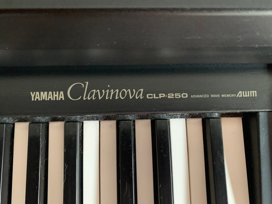 (Price dropped) Yamaha Clavinova CLP 250 electric / digital piano