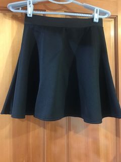 黑色短裙