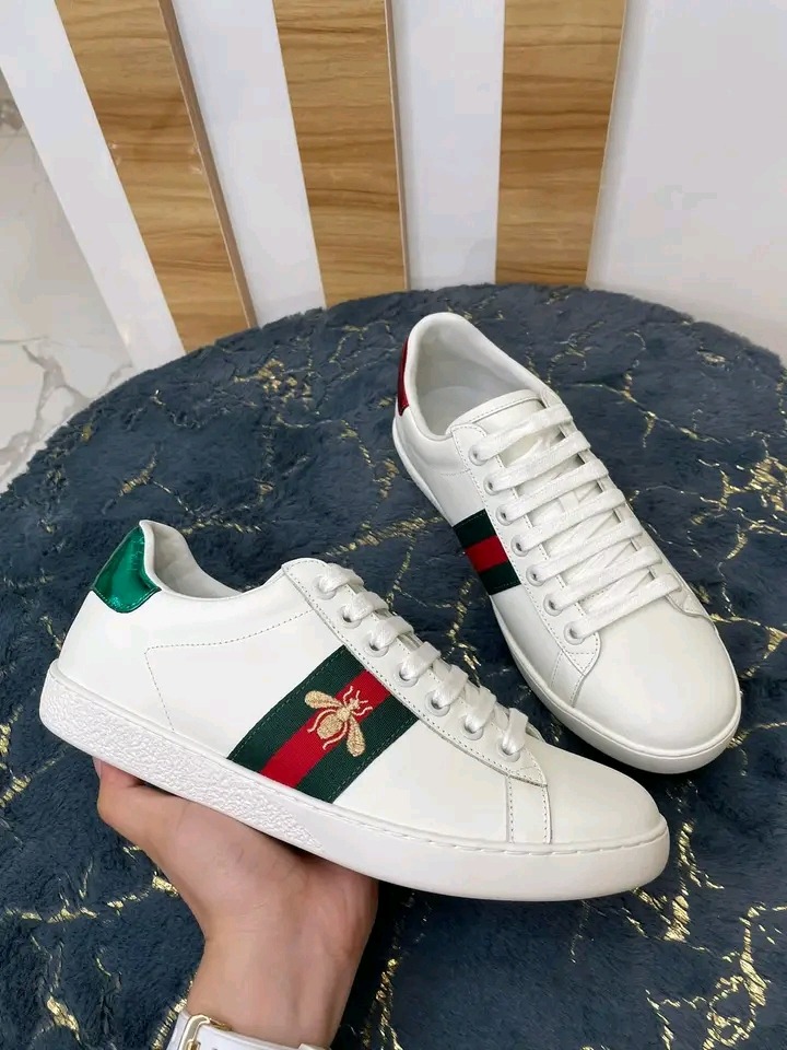 Gucci Shoes Women's Ace Golden Bees Supreme Leather Sneakers White Size 7 us